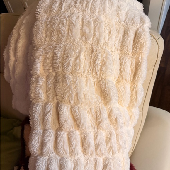 Threshold Ruched Rabbit Fur Throw Blanket - Picture 3 of 3